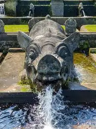Product image 6 of the product “balinese pig as water game made of riverstone. ”